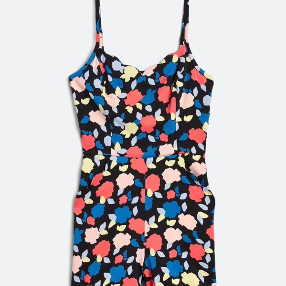 Beatriz Scallop Detail Romper - Picture 3 of 6